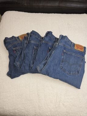 Levi's Men's Straight Jeans in Blue Denim  Classic Fit Lot Of 4 Duplicates 42/33